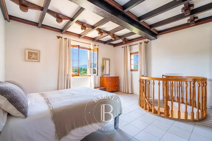 Image No.2-5 Bed House for sale