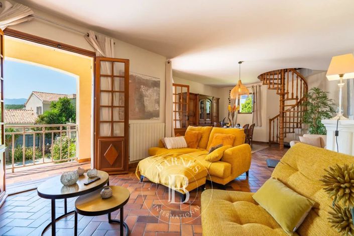 Image No.3-5 Bed House for sale