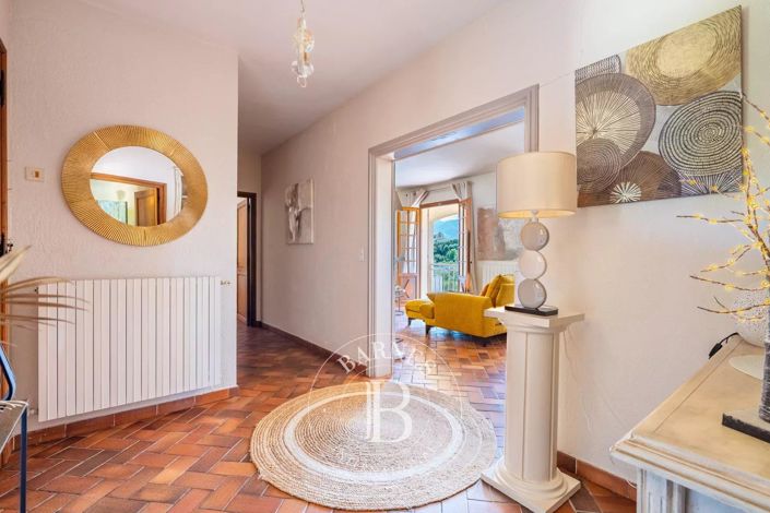 Image No.7-5 Bed House for sale