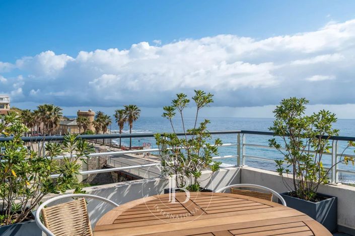 Image No.17-4 Bed Apartment for sale