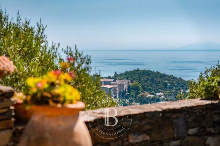 Image No.2-4 Bed House for sale