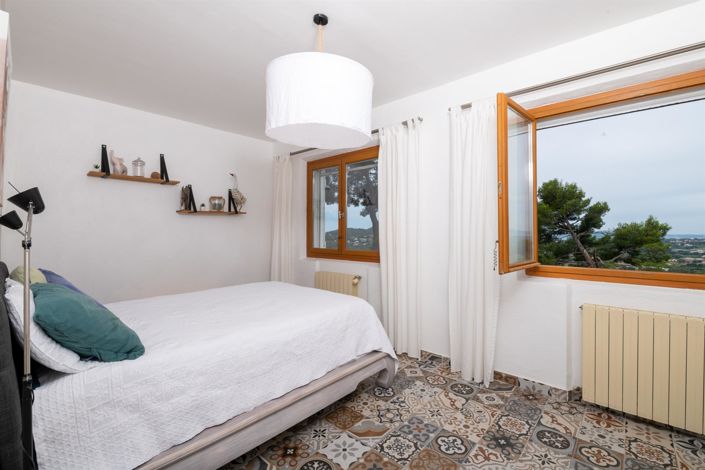 Image No.9-5 Bed House for sale