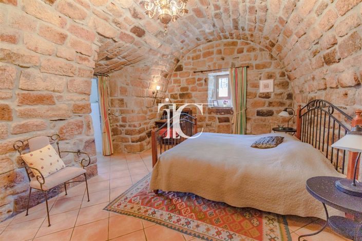 Image No.10-6 Bed House for sale