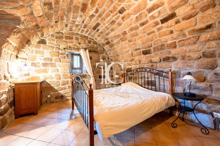 Image No.11-6 Bed House for sale