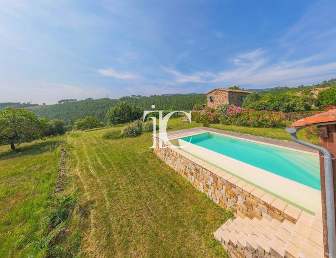 Image No.18-6 Bed House for sale