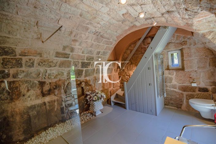 Image No.26-6 Bed House for sale