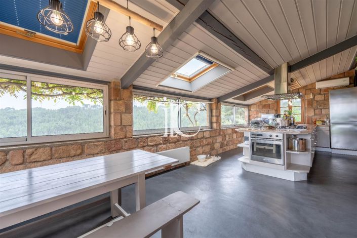 Image No.5-6 Bed House for sale