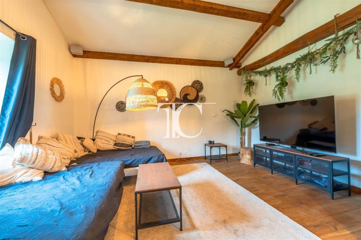 Image No.7-6 Bed House for sale