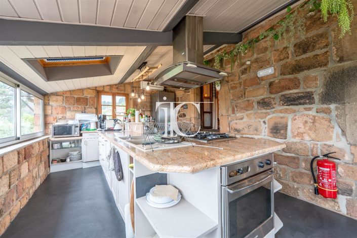 Image No.9-6 Bed House for sale