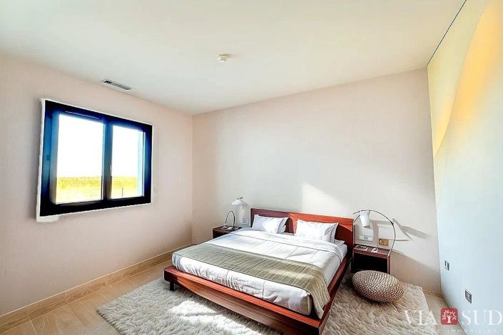 Image No.11-3 Bed Property for sale