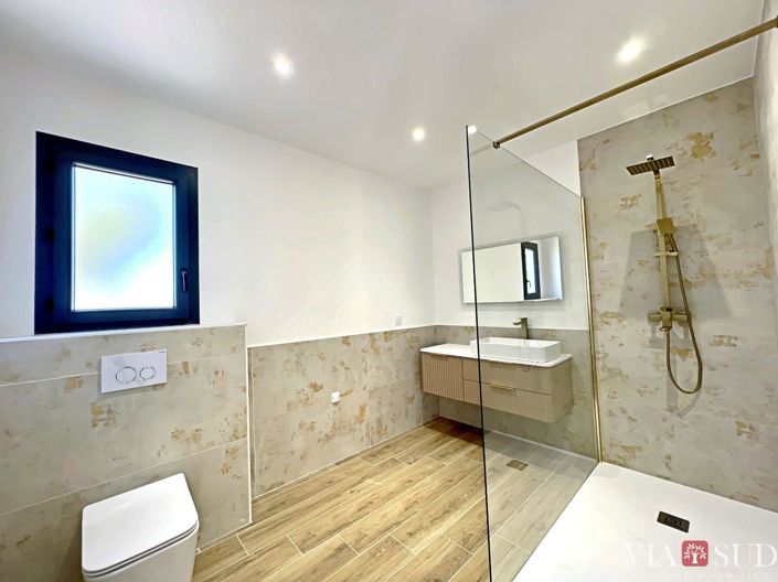 Image No.12-3 Bed Property for sale