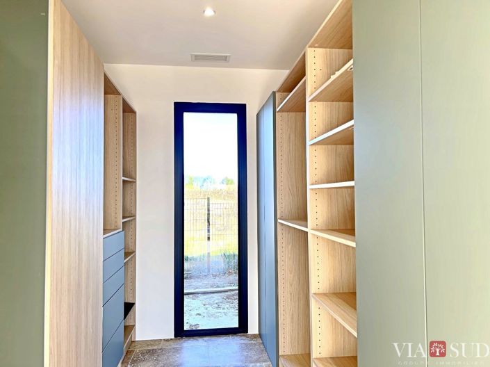 Image No.14-3 Bed Property for sale