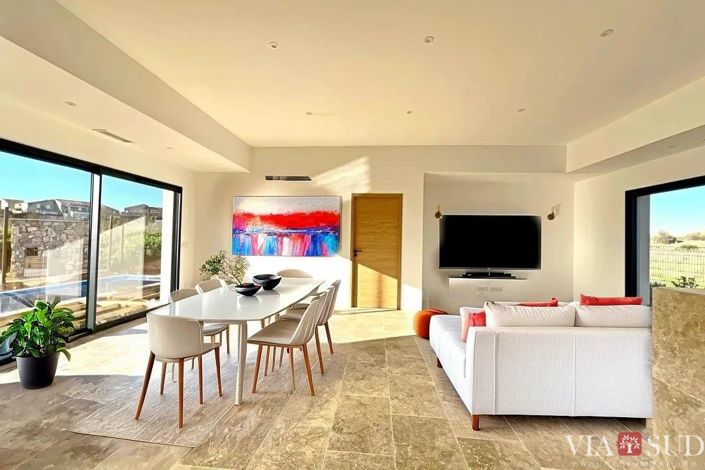 Image No.17-3 Bed Property for sale