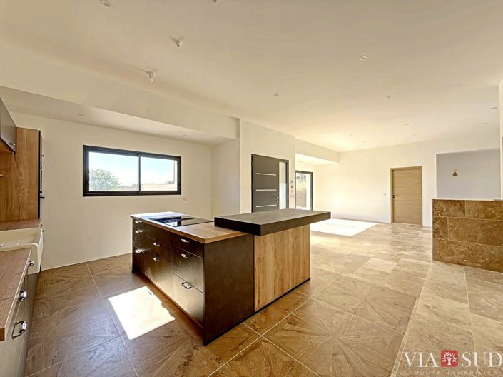 Image No.6-3 Bed Property for sale