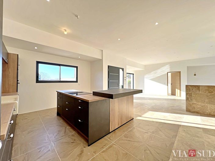 Image No.8-3 Bed Property for sale