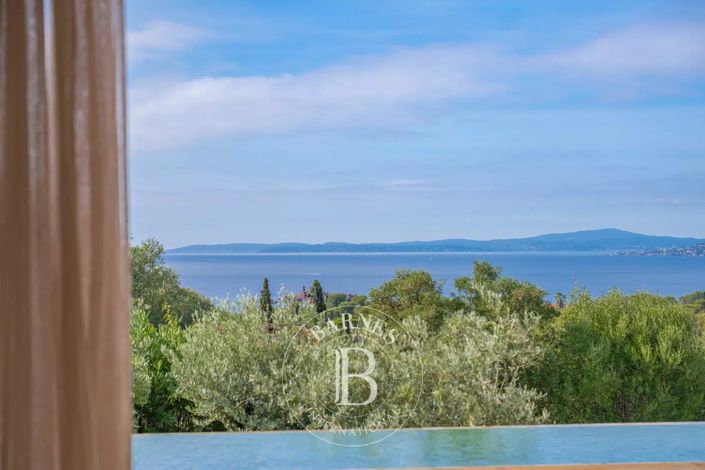 Image No.1-5 Bed House for sale