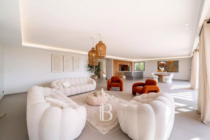 Image No.3-5 Bed House for sale