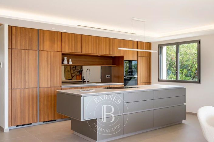 Image No.4-5 Bed House for sale