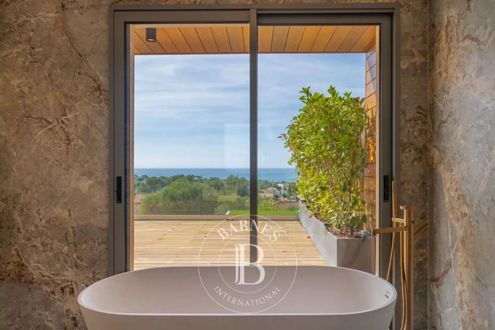 Image No.7-5 Bed House for sale