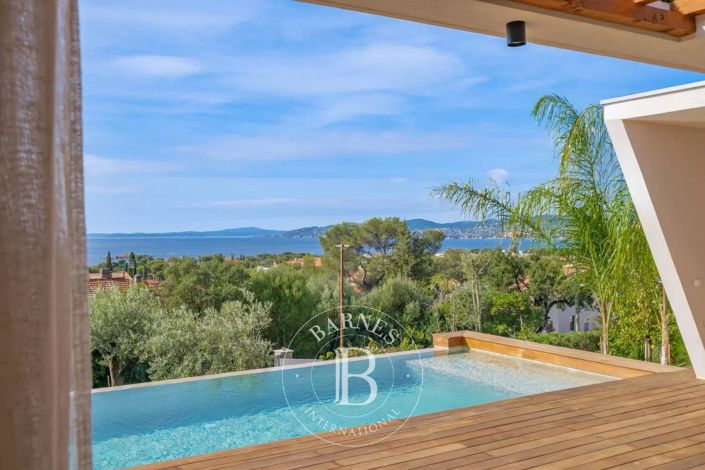 Image No.8-5 Bed House for sale