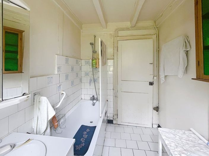 Image No.12-7 Bed House for sale