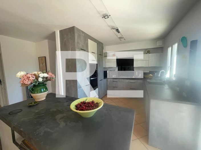 Image No.6-4 Bed House for sale