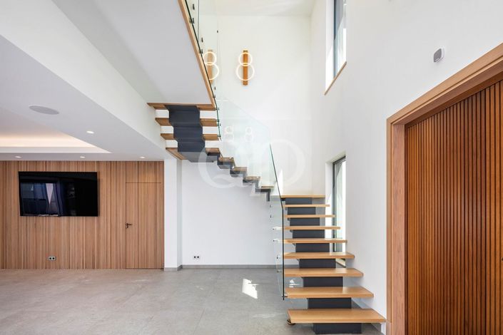 Image No.20-4 Bed House for sale