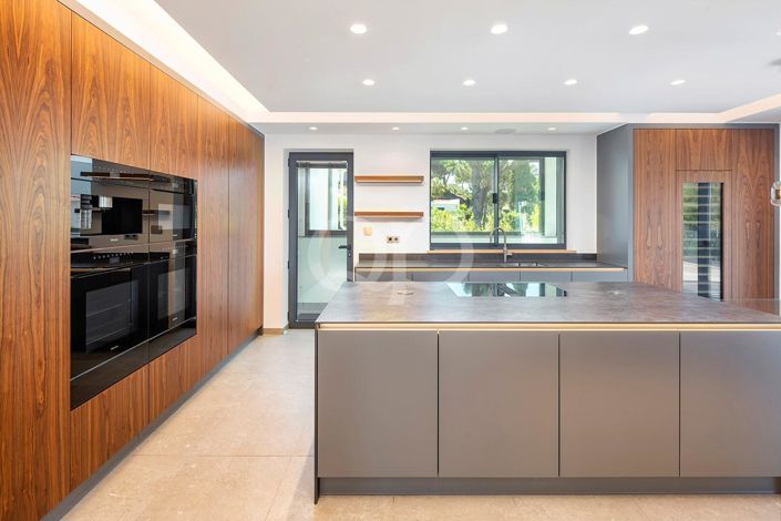 Image No.21-4 Bed House for sale