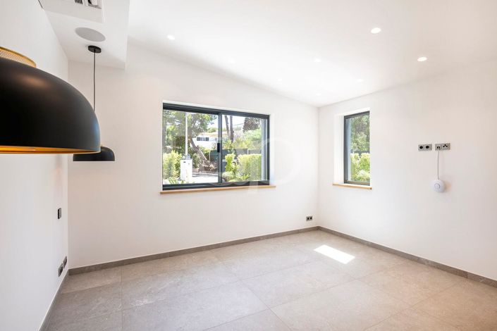 Image No.23-4 Bed House for sale