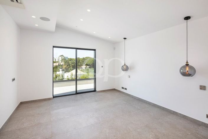 Image No.26-4 Bed House for sale