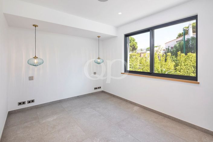 Image No.27-4 Bed House for sale