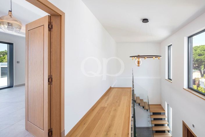 Image No.28-4 Bed House for sale