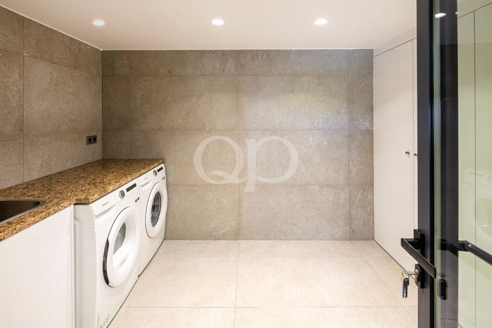 Image No.30-4 Bed House for sale