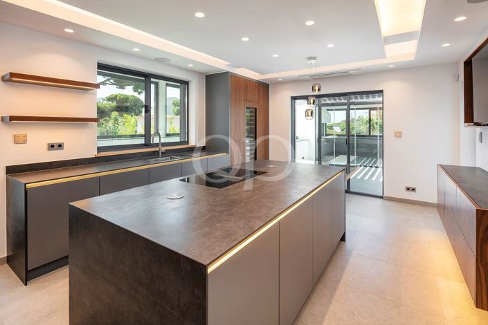 Image No.5-4 Bed House for sale