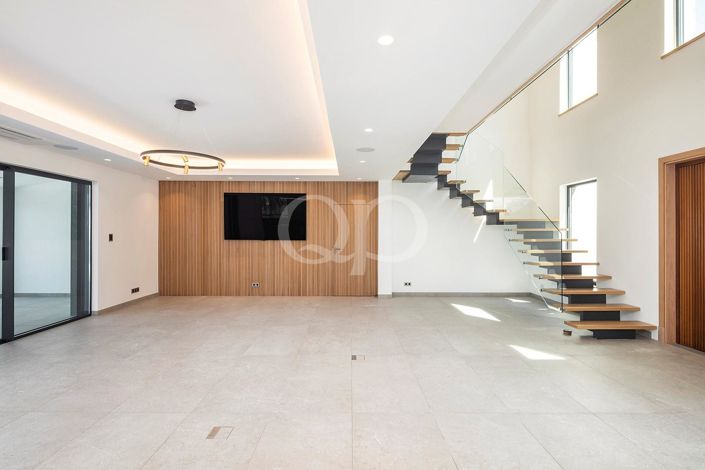 Image No.7-4 Bed House for sale