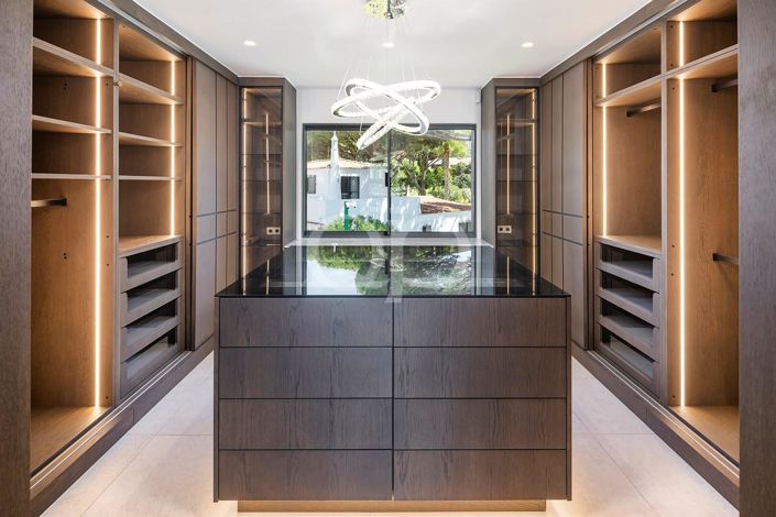 Image No.9-4 Bed House for sale