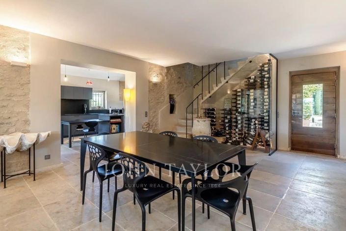 Image No.9-5 Bed House for sale