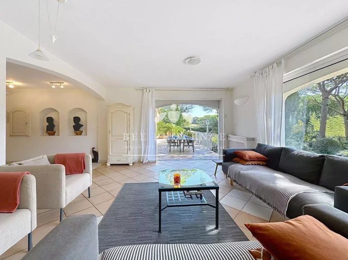 Image No.10-5 Bed House for sale