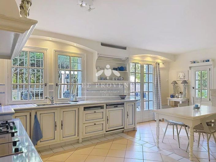 Image No.11-5 Bed House for sale