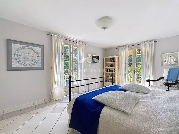 Image No.16-5 Bed House for sale