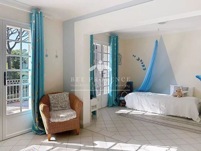 Image No.18-5 Bed House for sale