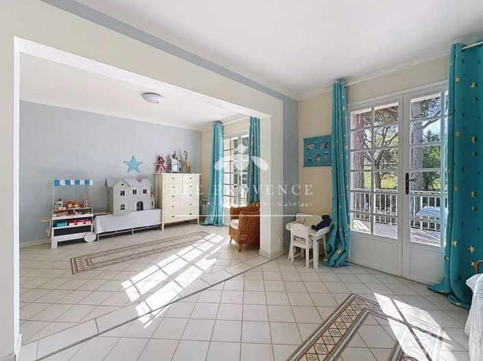 Image No.19-5 Bed House for sale