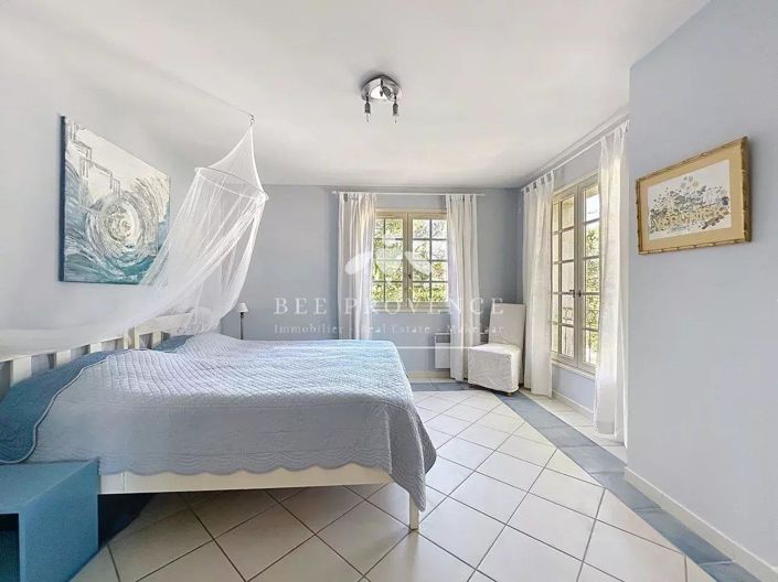 Image No.20-5 Bed House for sale