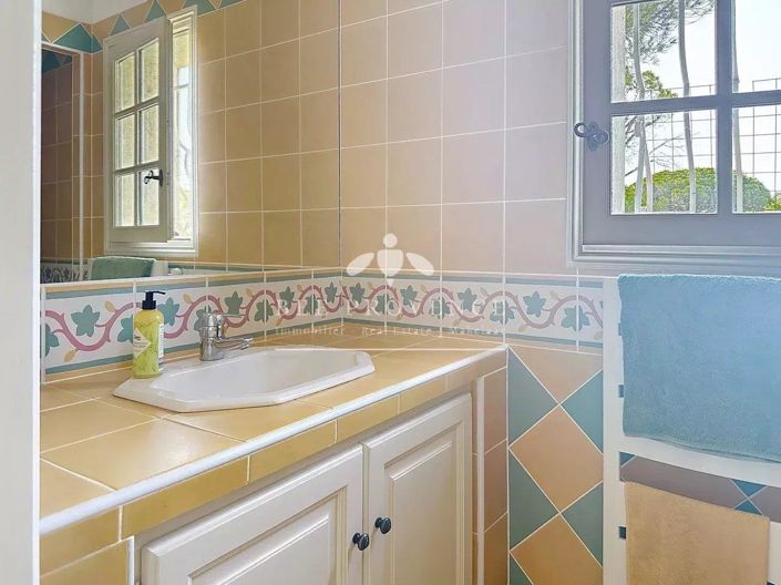 Image No.22-5 Bed House for sale