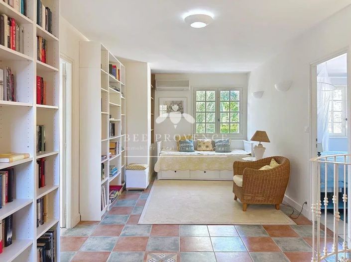 Image No.23-5 Bed House for sale