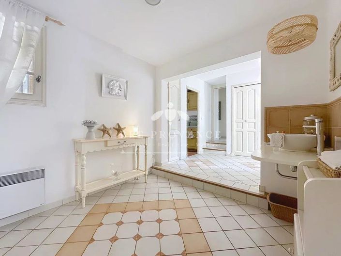 Image No.26-5 Bed House for sale