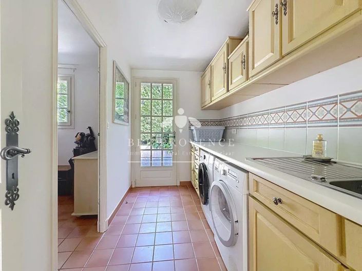 Image No.30-5 Bed House for sale