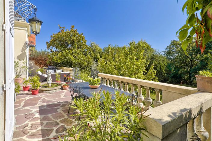 Image No.5-6 Bed House for sale