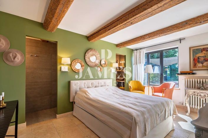 Image No.8-6 Bed House for sale