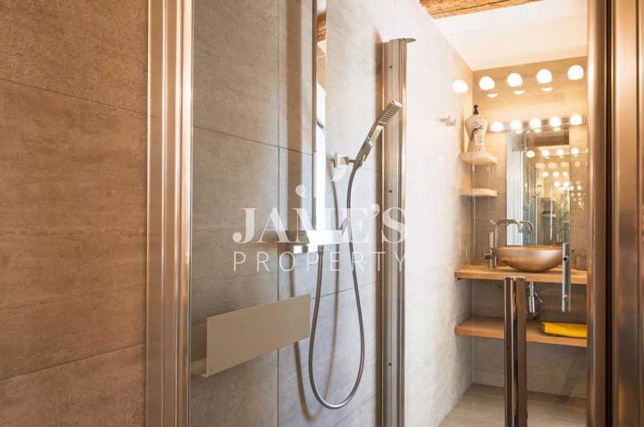 Image No.9-6 Bed House for sale